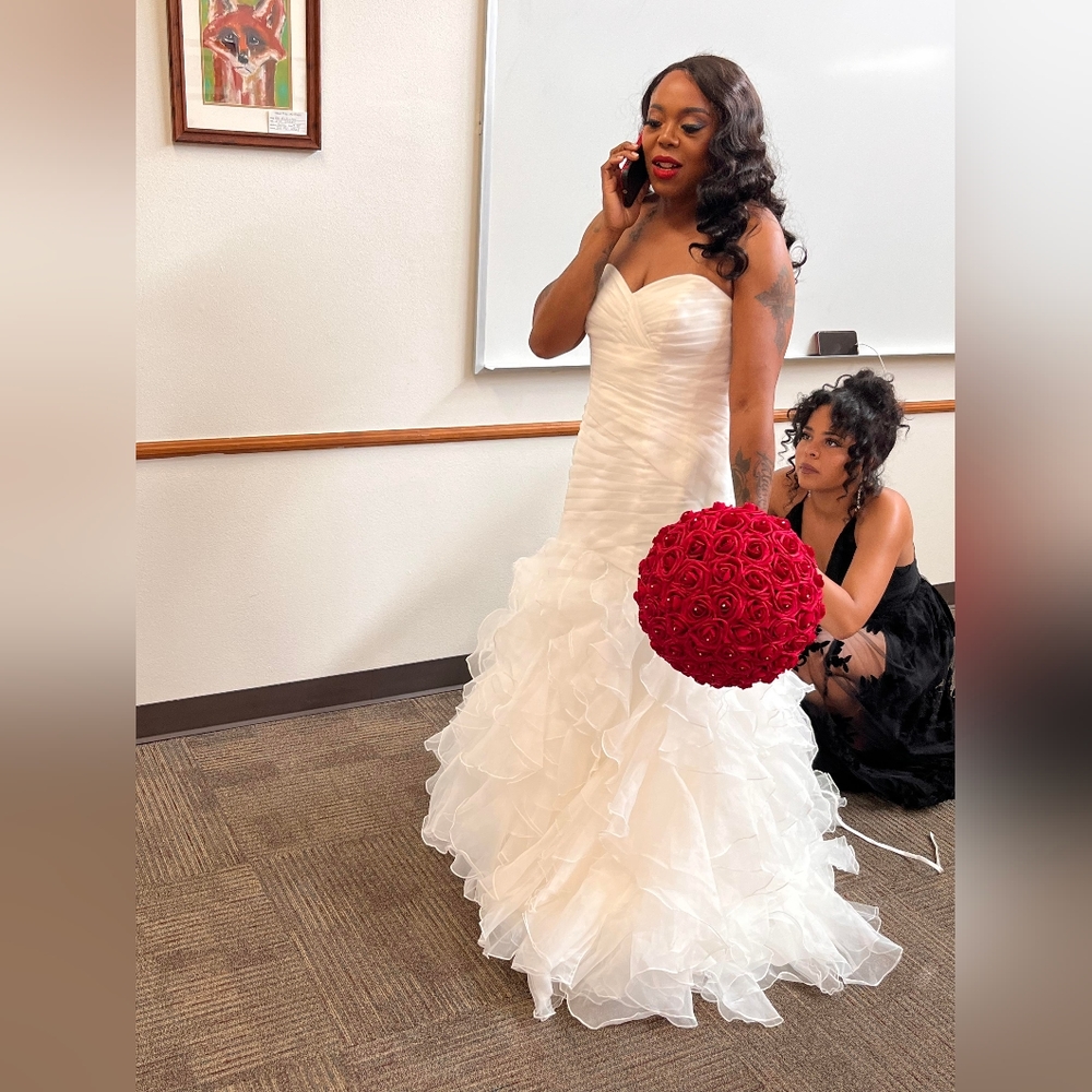 I am selling my strapless, ivory , ruffled mermaid wedding gown.
